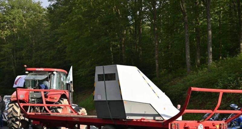 Des radars “kidnappés” et déplacés à des kilomètres par des agriculteurs grâce à leurs tracteurs