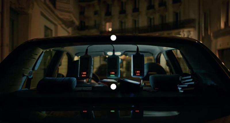  - Des escrocs utilisaient des voitures pour envoyer des sms frauduleux à grande échelle dans paris