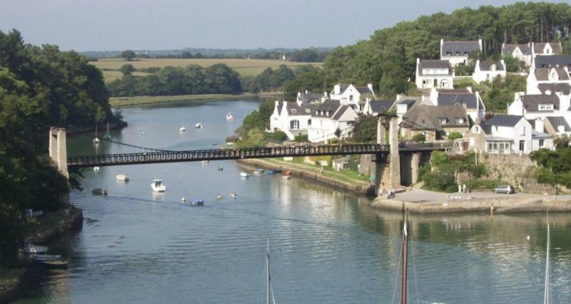  - « Elle a fait un véritable vol plané » : une conductrice chute de 10 mètres avec sa voiture