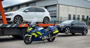 Deux Golf GTI flashés à 220 et 231 km/h sur une autoroute limitée à 110 km/h : permis retirés sur-le-champ, véhicules immobilisés en attendant de passer devant le tribunal