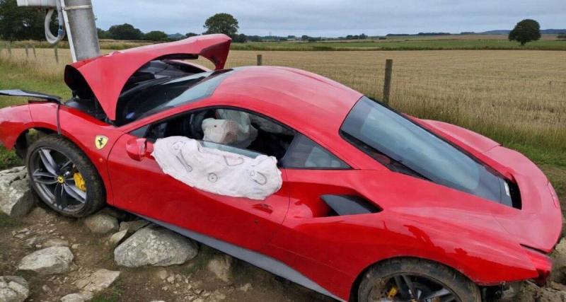 Un week-end en Ferrari se termine mal : vitesse excessive et contrôle perdu, la supercar de location finit dans un fossé