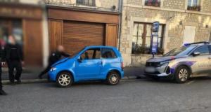 Il prend la fuite au volant d’une voiture sans permis et provoque une course-poursuite incroyable avant d’être rattrapé par la police !