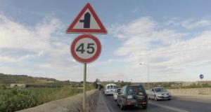 Trop de voitures sur ses routes : ce pays offre jusqu’à 25 000 € aux jeunes qui renoncent à conduire