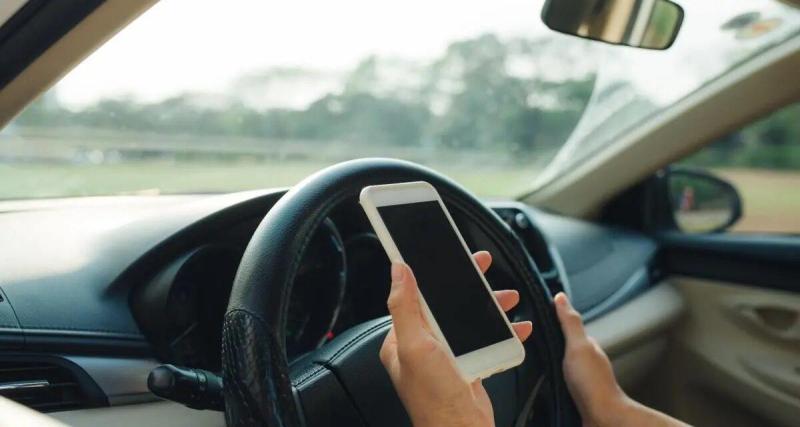  - Regarder des vidéos au volant, cette pratique dangereuse se répand sur les routes