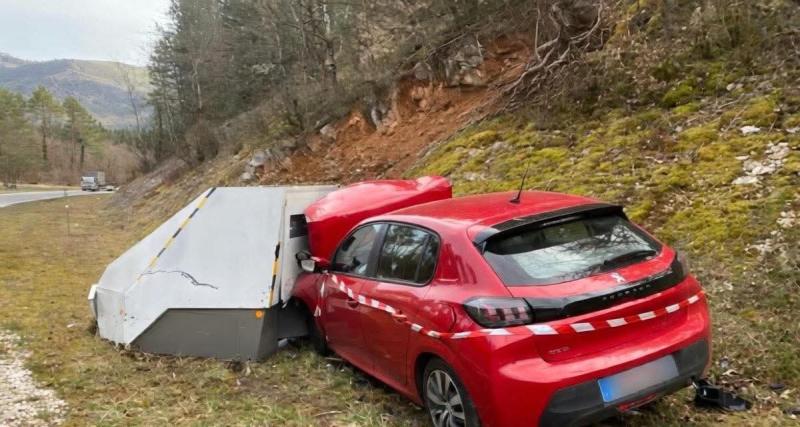  - Flashé pour un léger excès de vitesse… il perd le contrôle et finit sa course dans le radar de chantier quelques secondes plus tard