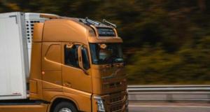 Un chauffeur poids lourd contrôlé avec 3,8 g d’alcool au volant après un accident et un délit de fuite, son permis a été retiré immédiatement