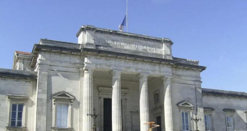  - Un automobiliste fonce à 222 km/h pour un rendez-vous judiciaire, mais son excès de vitesse et sa récidive le conduisent directement en prison