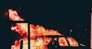 À peine le moteur démarre, son bolide de plus 110 000 euros se transforme en brasier (vidéo)