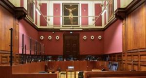 En visioconférence avec le tribunal, elle ment… tout en conduisant