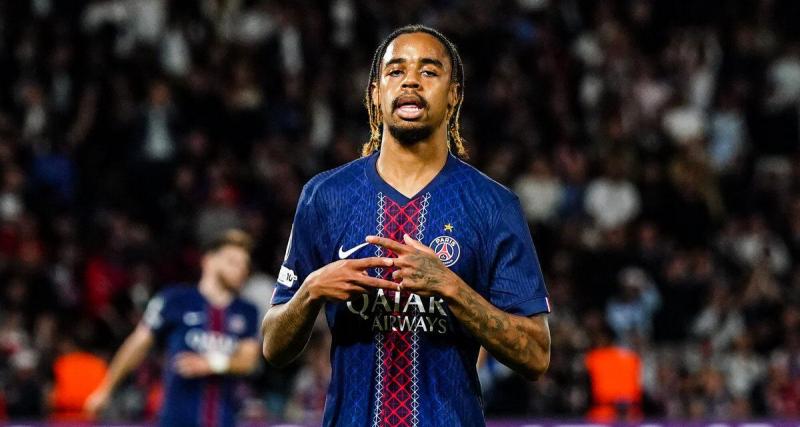  - PSG : Barcola en soutien de Mbaye au Stade de France pour Sénégal - Pérou