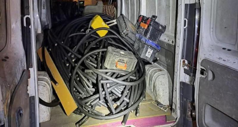 Tentative de fuite ratée après un refus de contrôle : plus d’une tonne de cuivre volé découverte, fausse identité et sans permis, le conducteur écope d’un an de prison ferme !