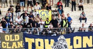 National 2 : le magnifique tifo des supporters de Toulon contre Cannes