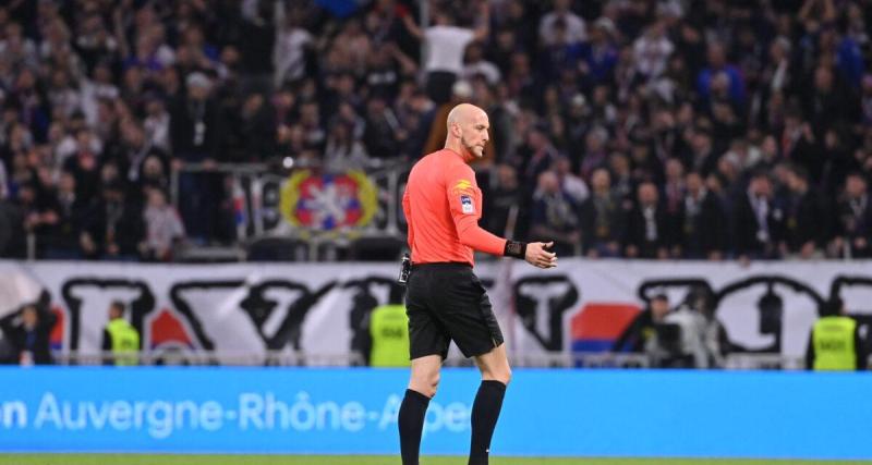  - Ligue 1 : la sonorisation des arbitres expérimentée lors de PSG-Toulouse