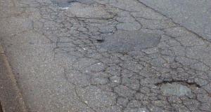 Des nids-de-poule décorés à Pâques ? C'est quoi cette initiative de motards ?