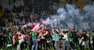 Algérie : pourquoi le drapeau algérien était-il si petit avant le match contre l'Uruguay ?
