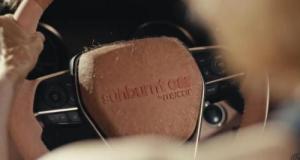 Une voiture recouverte de “peau humaine” pour alerter sur les dangers du soleil au volant