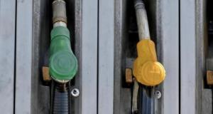 Face à la flambée des carburants, un Australien fait rouler sa voiture à l’huile de friture