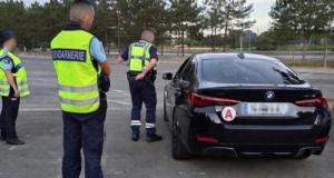 À 17 ans, permis tout frais… contrôlé à 224 km/h au volant d’une BMW appartenant à son père : un excès de vitesse qui lui vaut retrait de permis et confiscation de son véhicule