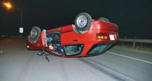 Effrayée par une araignée, elle perd le contrôle de sa voiture et finit sur le dos