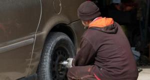 Il dérobe les roues de la voiture de son voisin pour équiper la sienne : une histoire invraisemblable qui se termine devant le tribunal