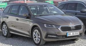 Un homme transforme un parking de supermarché en terrain de jeu