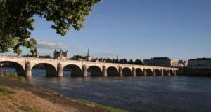 Pour échapper à une séquestration, un homme saute d’un pont