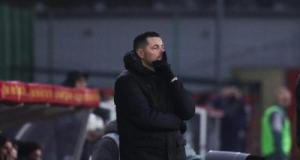 "Certains s'éloignent de l'équipe" : à Lens, Pierre Sage hausse le ton après l'amical contre Rouen