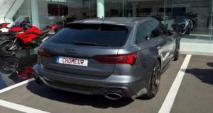 Une voiture à 150 000 € avec une plaque “CHÔMEUR” : ce choix improbable qui amuse la toile