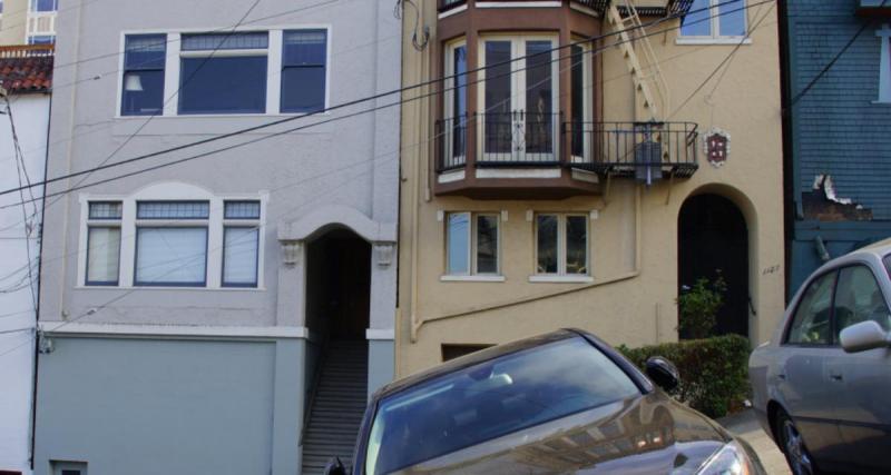 Il héberge une femme sans abri… et se retrouve à vivre dans sa voiture