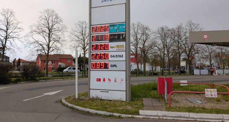  - La baisse du prix des carburants annoncée par le gouvernement n'a pas eu lieu
