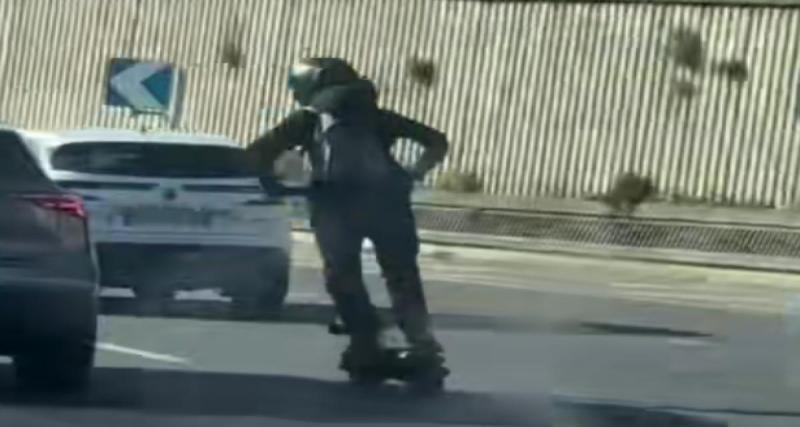 Vidéo choc : un homme en trottinette file à plus de 90 km/h sur le périphérique et double les voitures