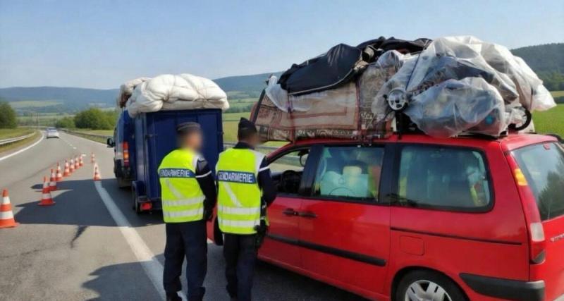 Une famille stoppée avec une voiture surchargée : 750 € d'amende, le véhicule affaissé sous le poids des bagages est immobilisé
