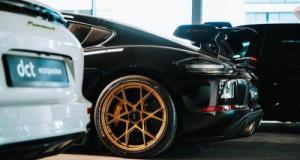 En l’espace de 8 jours, elle achète 10 voitures de luxe : son métier révèle une supercherie d’ampleur