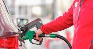 Le prix du carburant "ne baissera pas de sitôt", Leclerc se mouille