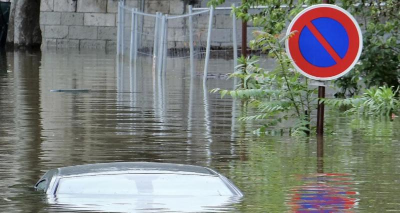 Un conducteur finit sa course dans une rivière et voit le pire : « j’ai cru me noyer à un moment »