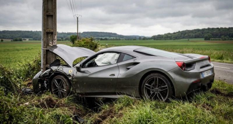 Il voulait un week-end inoubliable en louant une Ferrari… il l'a eu : il finit avec le véhicule contre un poteau, dans un fossé, et avec une facture en centaines de milliers d'euros