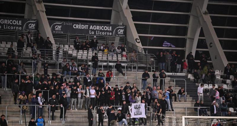  - Ligue 2 : énorme tension en tribune, une rencontre interrompue après des jets de fumigènes