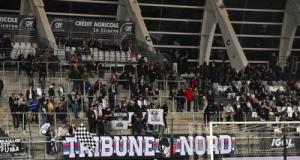 Incidents en Ligue 2 : « Il y a d’autres moyens de le faire », Alain Pochat répond au comportement des supporters d’Amiens