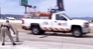 En pleine circulation, un policier stoppe un pick-up volé de façon héroïque