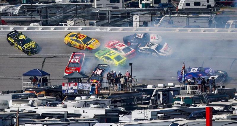  - Nascar : la vidéo de l’énorme crash à Talladega, 25 voitures détruites en quelques secondes