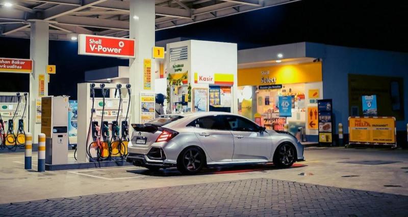  - Macron dément que la France risque une pénurie de carburant