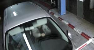 Ils “volent” leur propre voiture à la fourrière en fonçant dans la barrière