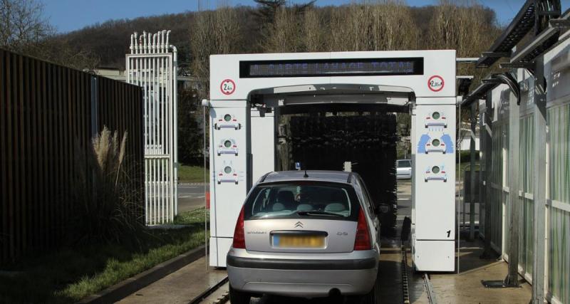  - À l’école, les CM1/CM2 transforment la cour en station de lavage pour financer leur voyage
