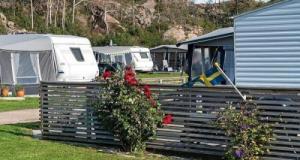 Face à la crise des carburants, ce maire baisse les prix du camping municipal !