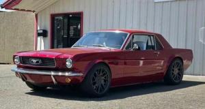 Cette Ford Mustang de 1966 ressuscitée est une Tesla Model 3 déguisée