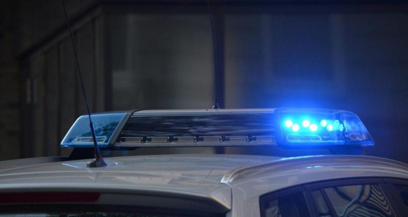 Ils avaient un gyrophare, roulaient sans permis et portaient un couteau : deux ados confondus après avoir contrôlé un conducteur la nuit comme de vrais policiers