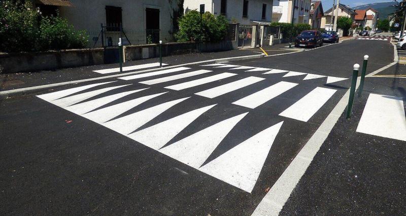 Ralentisseurs illégaux, une plainte massive déposée contre 152 communes