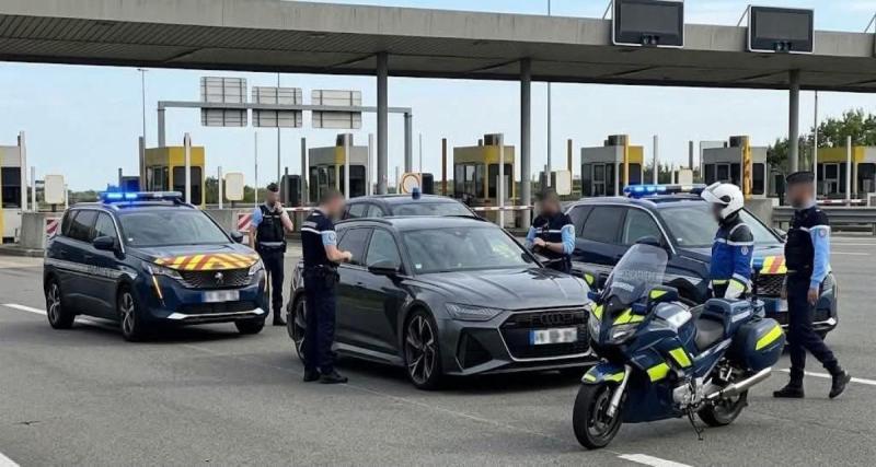  - Flashé à 245 km/h sur l'autoroute, il tombe dans le piège parfait tendu par les gendarmes au péage 40 km plus loin