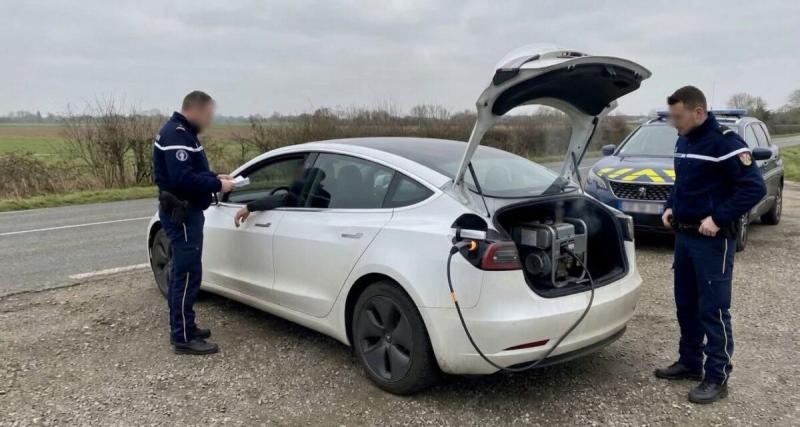  - Tesla rechargée au diesel en roulant coffre ouvert : la "blague" qui a coûté très cher à ce conducteur