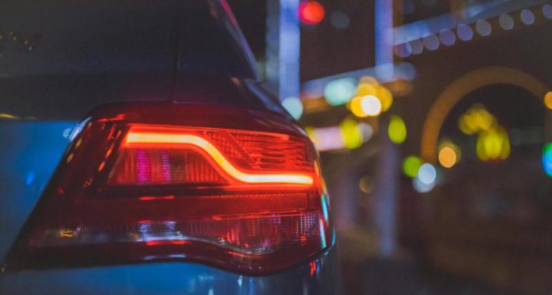 Il sort un pistolet et tire sur un automobiliste qui lui reproche de ne pas avoir mis son clignotant